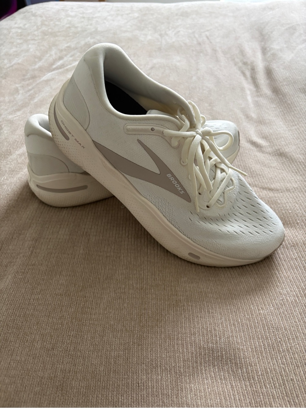Brooks Ghost Max White Running Sneakers